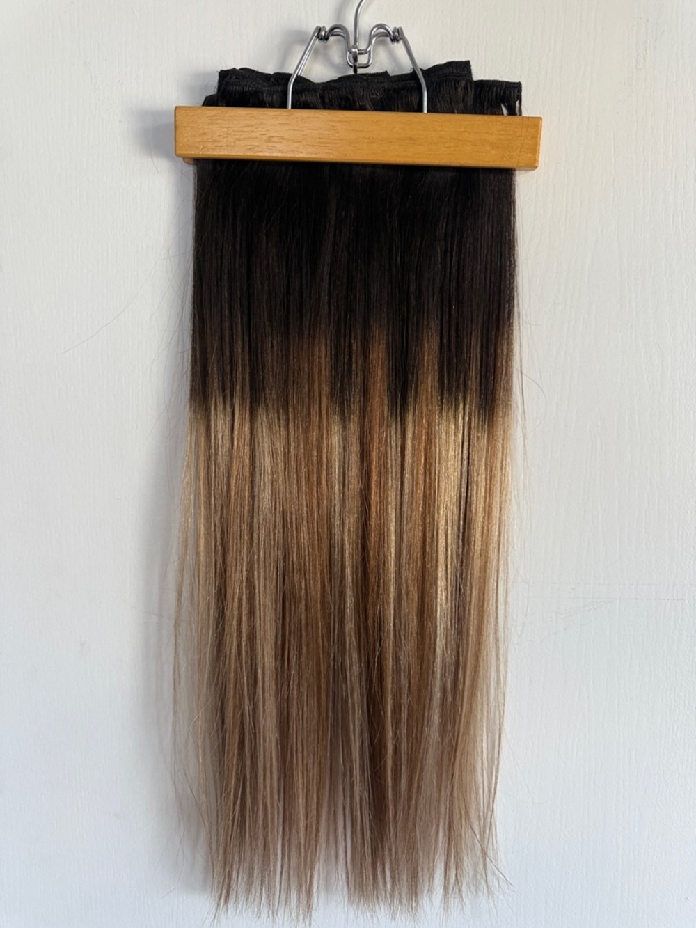22” Clip-In Ombre Balayage human Hair Extensions - Dark Brown to Blonde 7 pcs - Picture 6 of 8